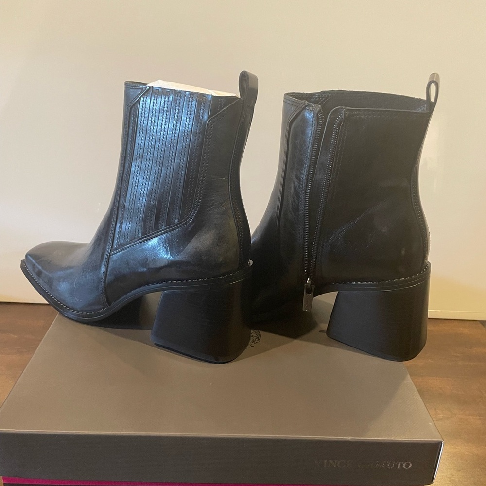 Vince Camuto Black Leather Ankle Boots. Size 8.5 - Picture 5 of 5